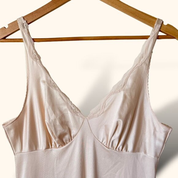 Vintage Warner's Frostings Slip | 34" Length | Nude| Lace Detail | Made in USA‎ - Picture 2 of 9